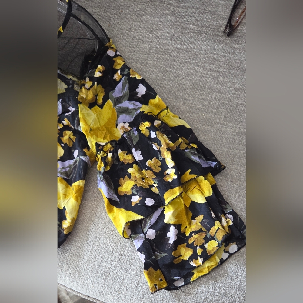 Unique Spectrum Yellow and Black Floral Blouse - Picture 4 of 7
